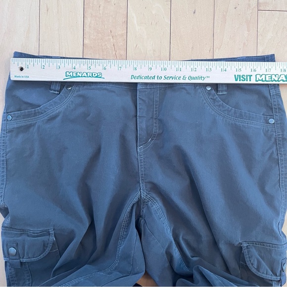Kuhl Gray Roll Up Cargo Pants with Straight Leg Cut - Picture 13 of 14